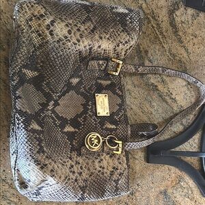 Michael Kors Shoulder Bag with Snake Print and gold hardware
